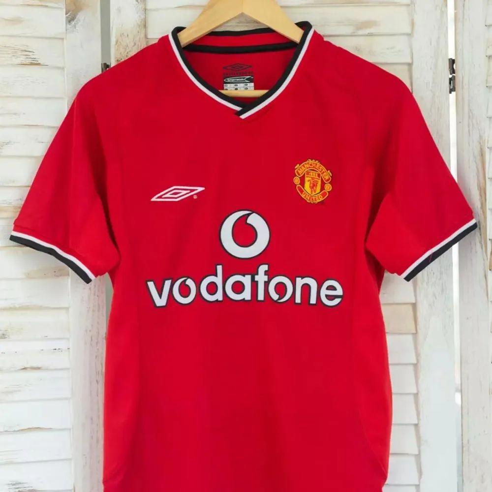 חולצת רטרו מנצ'סטר יונייטד 2001 בית - iSport- חולצות כדורגל