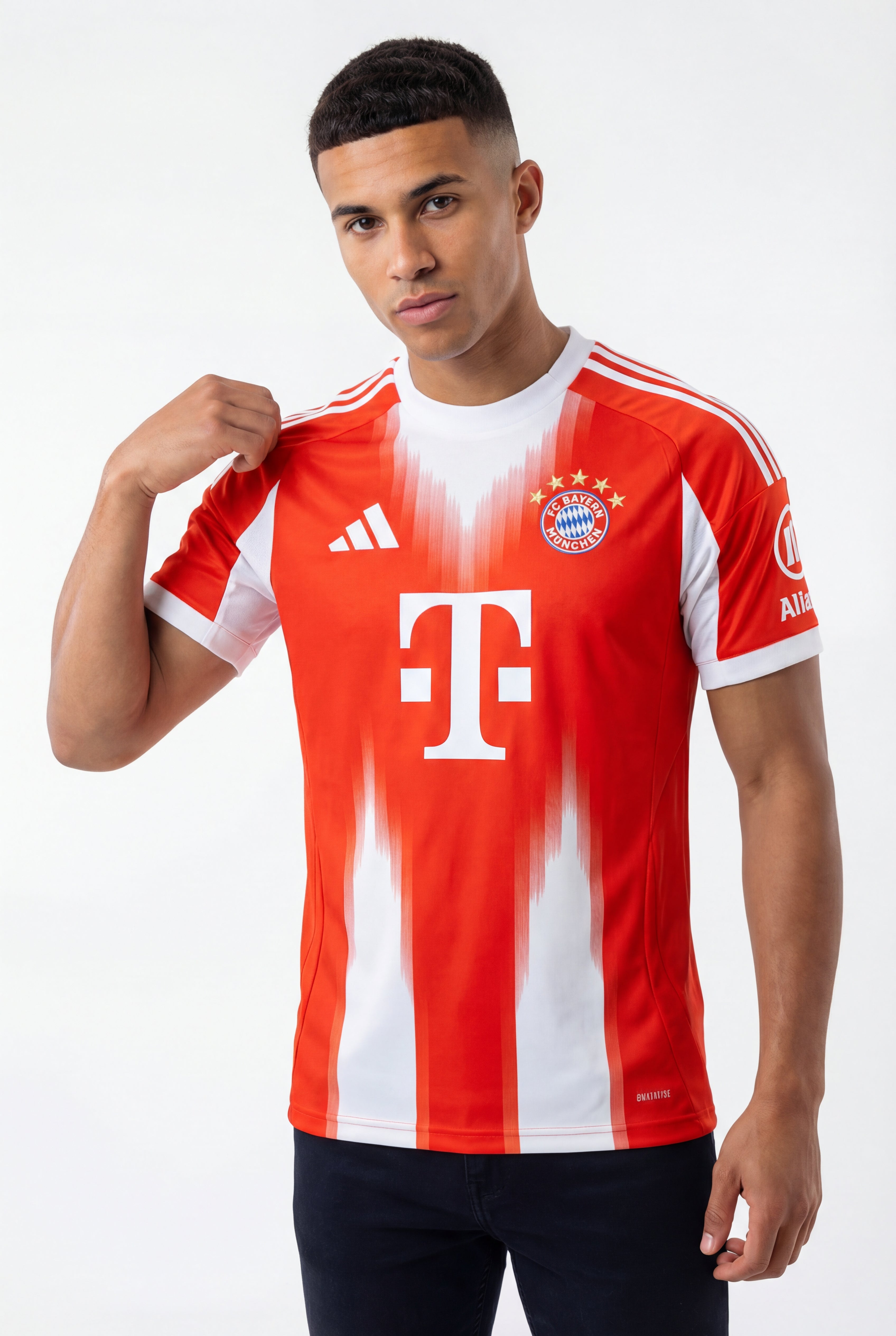 חולצת משחק באיירן מינכן בית 2025/2026