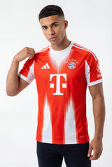 חולצת משחק באיירן מינכן בית 2025/2026