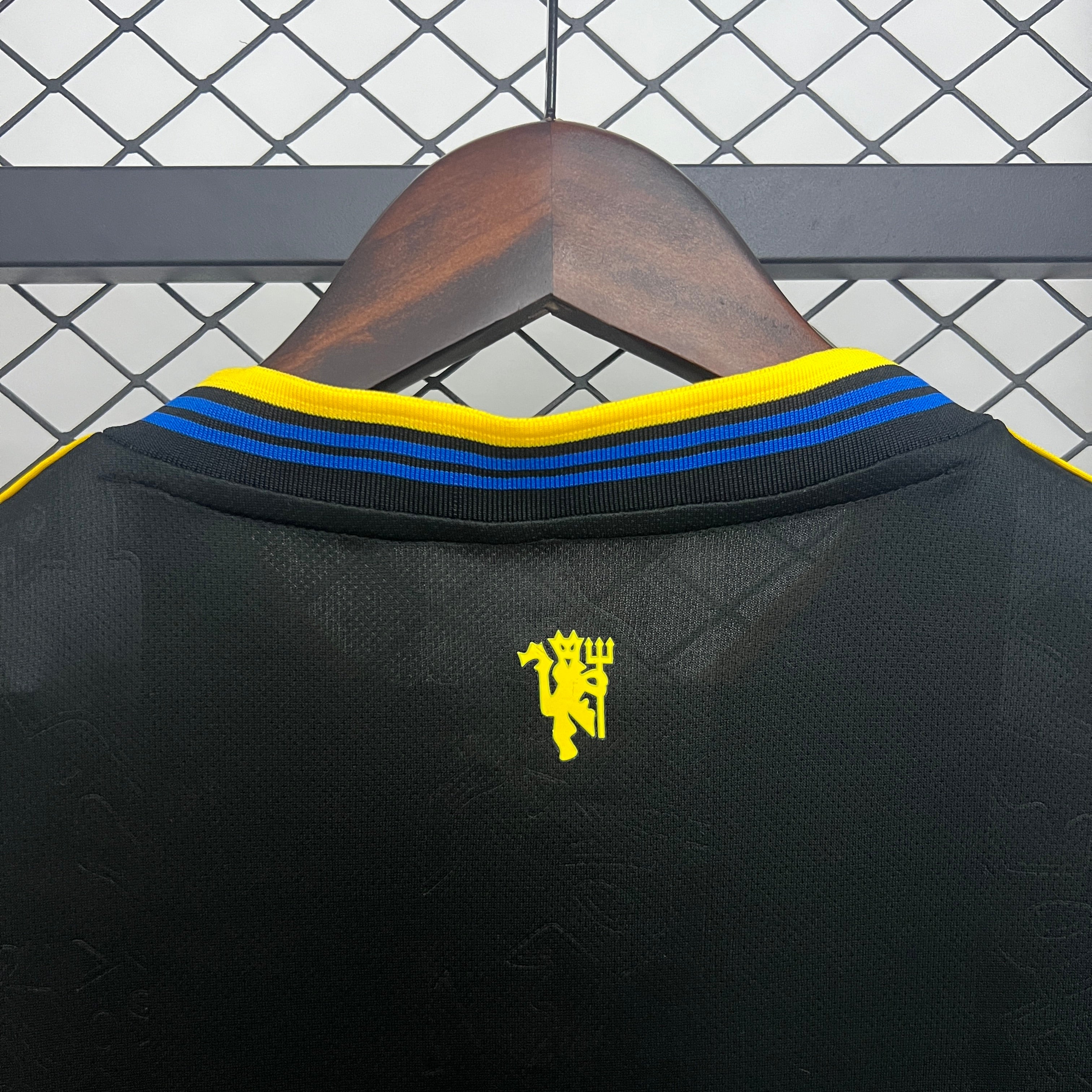 חולצת משחק מנצ'סטר יונייטד שלישית 2025/2026